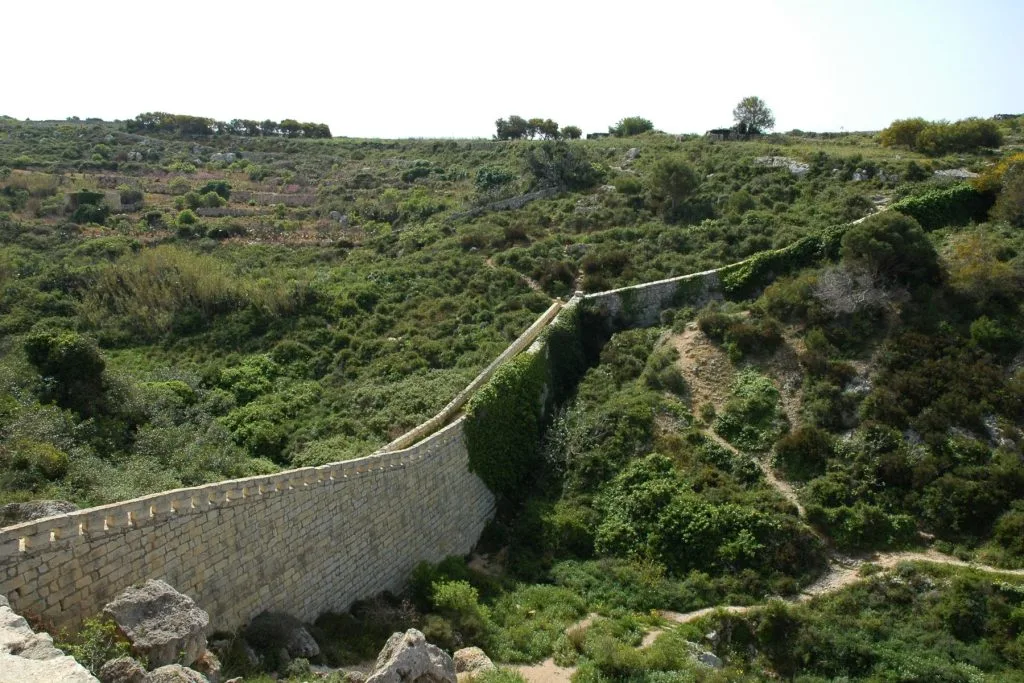 Descubra la ruta Victoria Lines Trail: De Bahrija a Pembroke