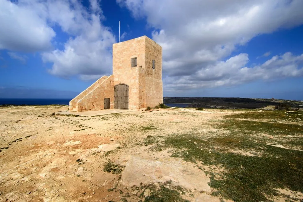 Explore Għajn Żnuber Tower Hiking Trail